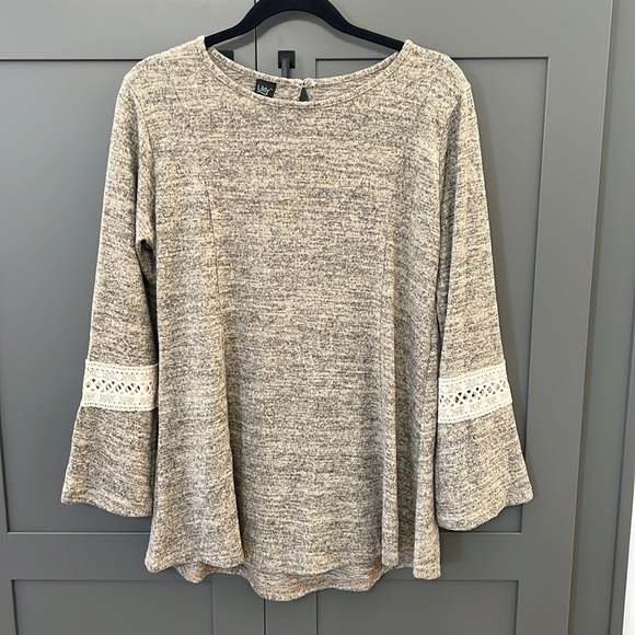 Lidly Tops - NWT {Lildy}Sz S/M Tan Heather Back Button Keyhole Tunic Top w/Bell Sleeves